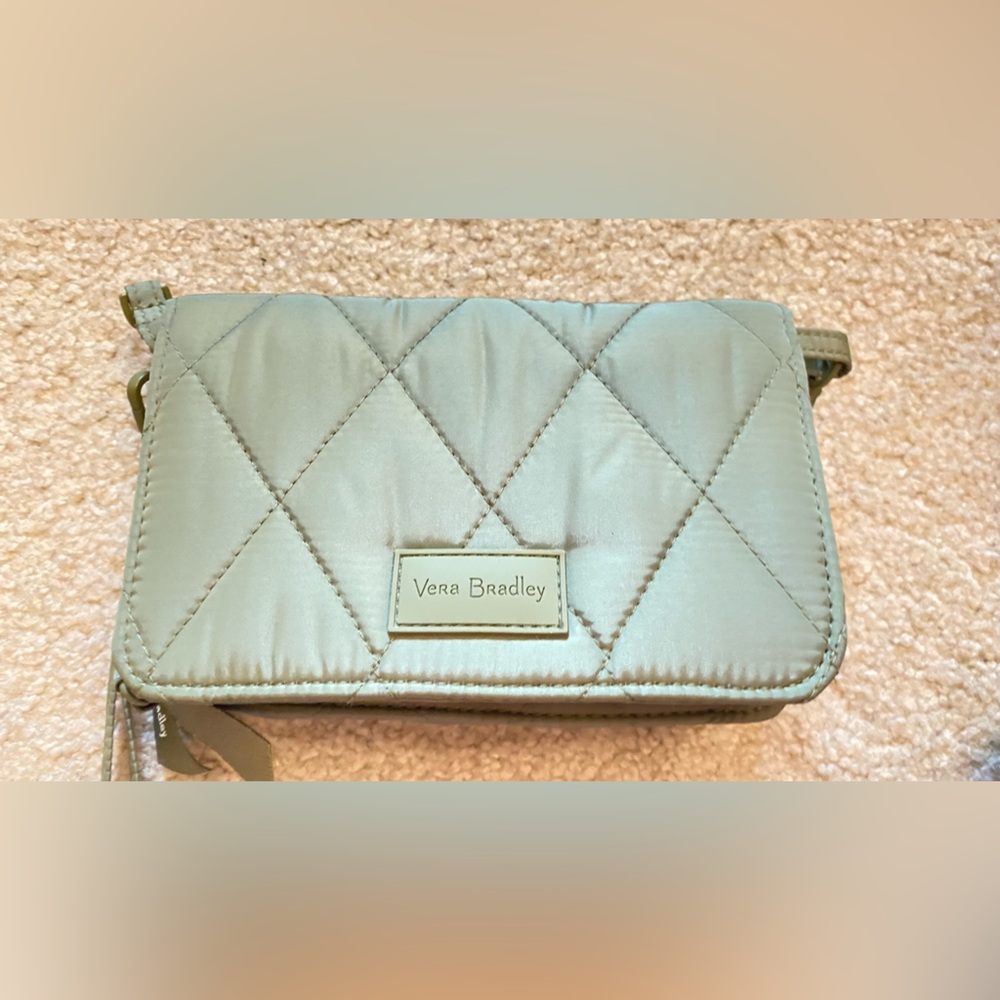 🌸 Vera Bradley Ultralight RFID 3 in 1 Crossbody in “Sage”. NWT